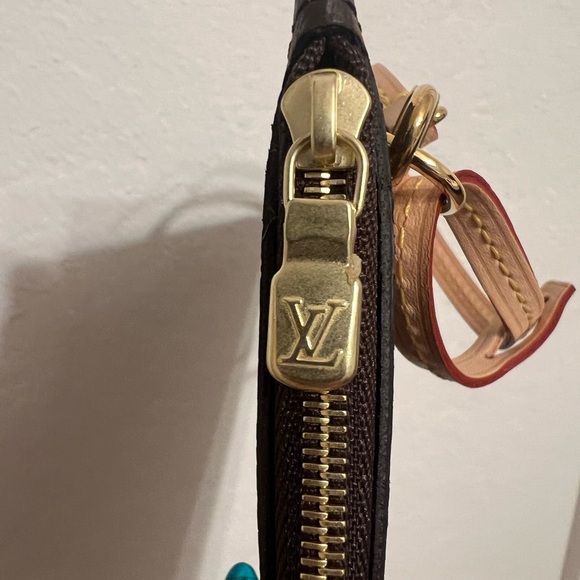 Brand new Louis Vuitton Neverfull Pouch - Picture 5 of 7